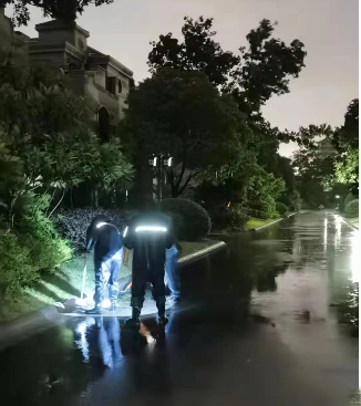 组织现场排查 预防恶劣天气引发各类安全事故-3.png